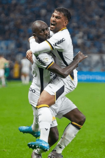 Criciúma Surpreende e Vence Grêmio na Série A